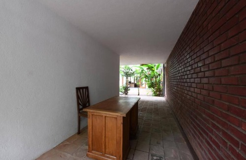 Kollupitiya Villa | Flower Road Villa with Sri Lanka Contemporary Art & Architecture Experiences