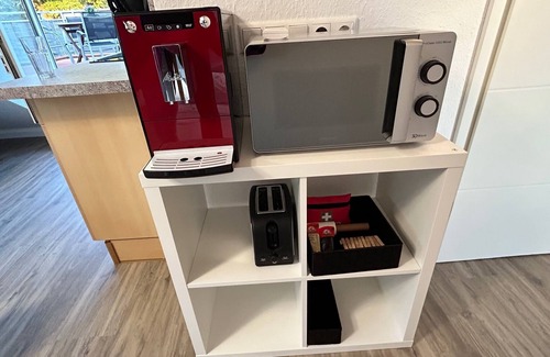 Kaltenweide Apartment | Flughafennähe, 24h-self-checkin, große Dachterrasse, WLAN, Smart-TV, Klima