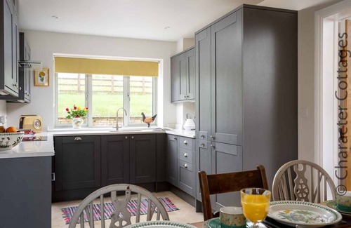 Bourton House | FLYNN'S BARN, family friendly, with open fire in Naunton