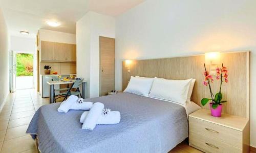 Fodele Apartment | Fodele Beachfront Apts, Βy IdealStay Experience