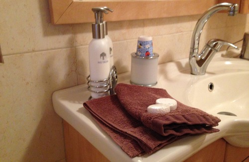 Beit Shemesh House | For Couples Only in RBS A - Jetted tub, WiFi, Very Comfortable Luz Guest Suite