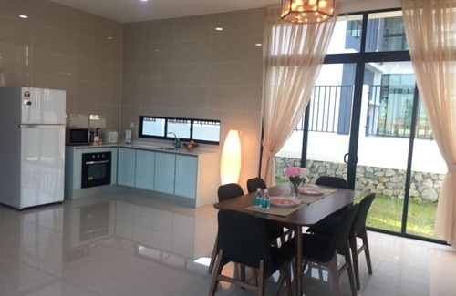 Bandar Penawar House | For Sale/Rent/Lodging: Sebana Cove bungalow