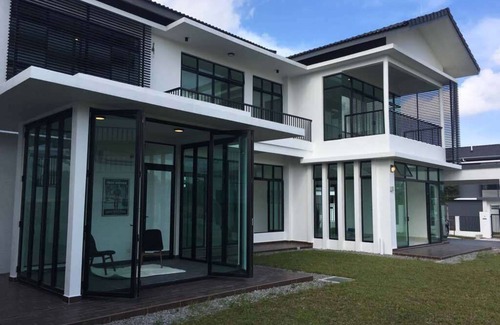 Bandar Penawar House | For Sale/Rent/Lodging: Sebana Cove bungalow