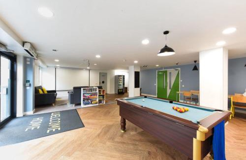 Poole Apartment | For Students Only Corfe House in Poole