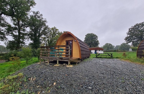 Pouligny-Notre-Dame House | Forest cabin with terrace near the nautical base
