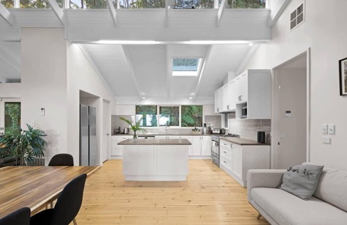 Menzies Creek House | Forest Hideaway - Puffing Billy Railway!