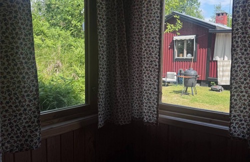 Hallsberg Cabin | Forest Idyll by the Lake With zip Line