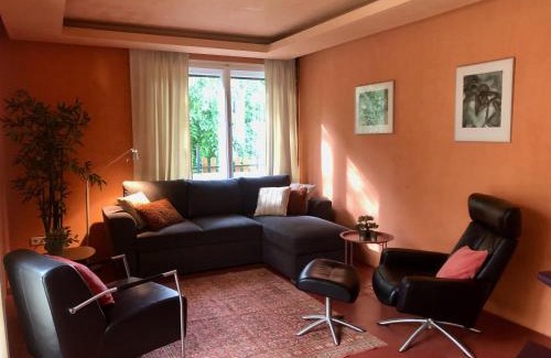 Kunfeherto House | Forest-side home by recreational lake