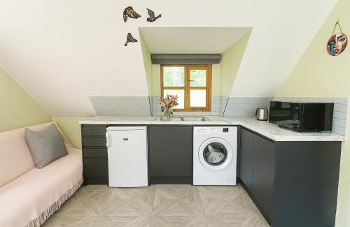 London Borough of Bromley Apartment | Forest Studio Apt free gated Parking on 2 acres Garden