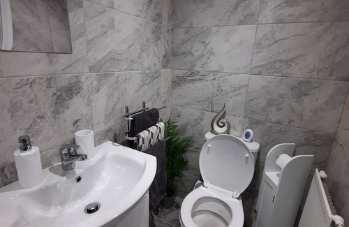 Rostrevor House | Forest View Impeccable two Bedroom House