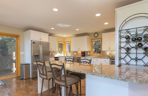 Breckenridge House | Forest View Lodge: Breathtaking Mountain Views