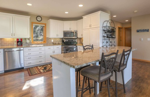 Breckenridge House | Forest View Lodge: Breathtaking Mountain Views