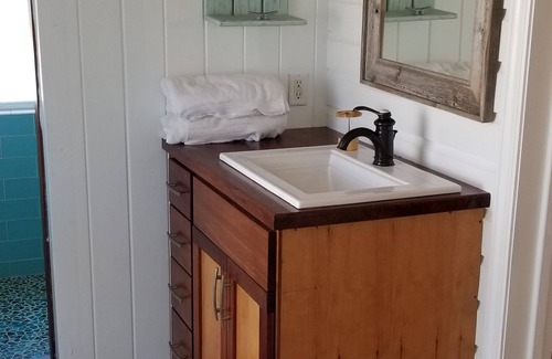 Estate Carolina Cottage | Forever views with warm ocean breezes, drive to restaurants & bars in mins!