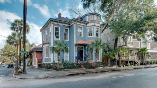 Historic Downtown Savannah Bed & Breakfast | Forsyth Park 2 Bedroom Beauty
