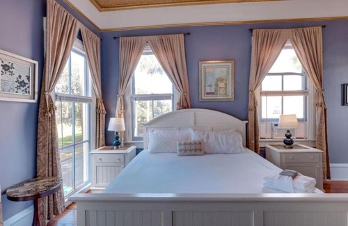 Historic Downtown Savannah Bed & Breakfast | Forsyth Park 2 Bedroom Beauty