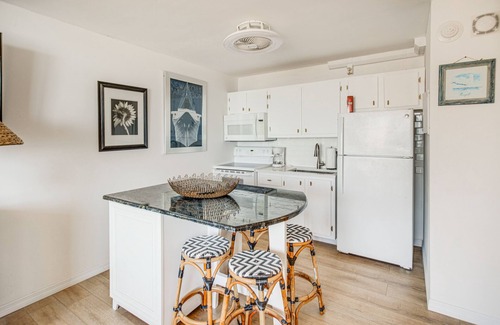 South Island Apartment | Fort Myers Beach Studio - Sunset & Ocean Views!