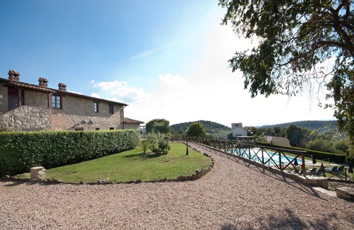 Gualdo Cattaneo Bed & Breakfast | Forte Sorgnano | Farmhouse with private pool
