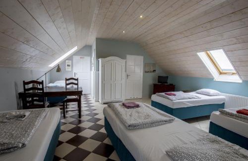 Grodziszcze Bed & Breakfast | Forteca, pokoje gościnne nad stawem