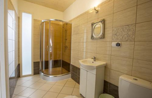 Grodziszcze Bed & Breakfast | Forteca, pokoje gościnne nad stawem