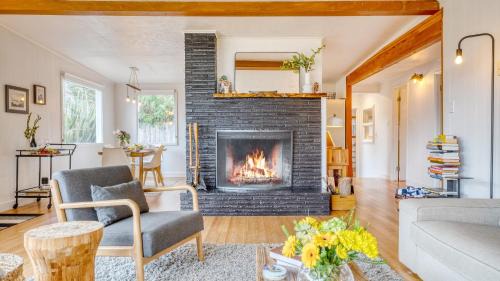 Arch Cape House | Four Bears by AvantStay Walk to Beach Hot Tub Ocean View
