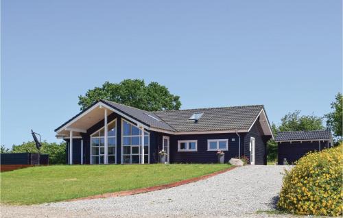 Spodsbjerg House | Four-Bedroom Holiday Home In Rudkobing