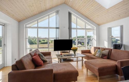 Spodsbjerg House | Four-Bedroom Holiday Home In Rudkobing