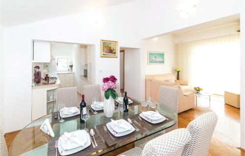 Kastel Gomilica House | Four-Bedroom Holiday Home In Kastel Gomilica
