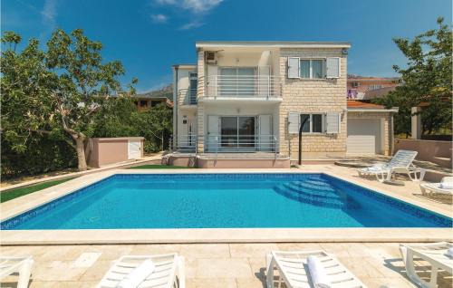 Kastel Gomilica House | Four-Bedroom Holiday Home In Kastel Gomilica