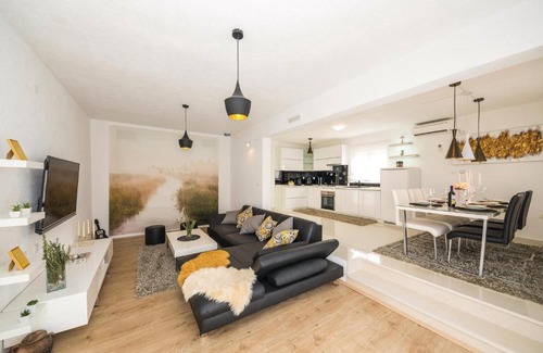 Trilj House | Four-Bedroom Holiday Home in Trilj