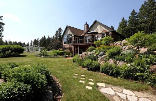 Hamburg House | Four-Bedroom Luxury Vacation Rental on 80 Private Acres near Granite Peak, Wisconsin