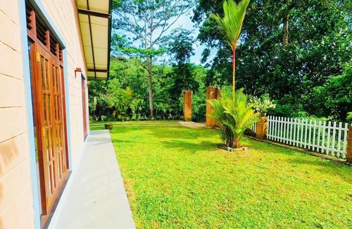 Welipitiya Villa | Four Bedroom Rose Villa by Kananke