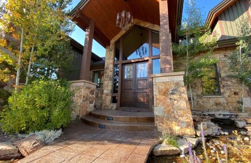 The Highlands House | Four master suites, VIEWS! Hot tub, private ski SHUTTLE, sprawling entertaining areas!