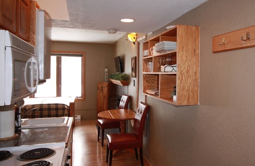 Four O'Clock Apartment | Four O'clock Lodge B05