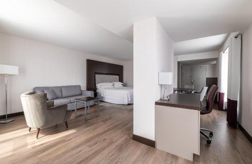 Desjardins Hotel | Four Points by Sheraton Lévis Convention Centre