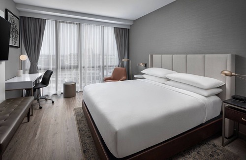 Queens Hotel | Four Points by Sheraton Flushing