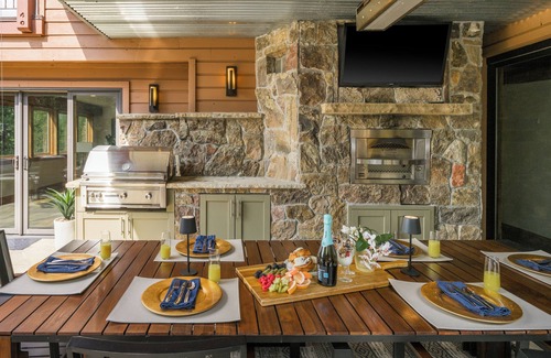 Keystone Cabin | 🏔️ Four Sisters Mountain Haven: Luxury, Hot Tub, Near Ski Lift & Village, $0 Cleaning & Pet Fee