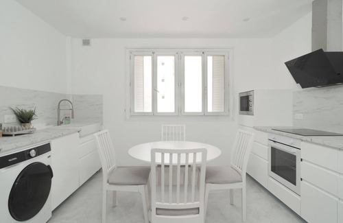 Le Bourget Apartment | Fourside Deluxe Apartments in Le Bourget Suite Paul