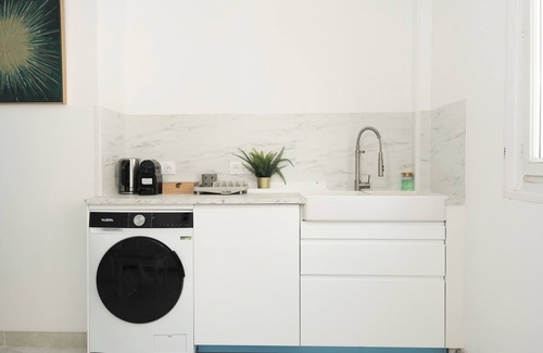 Le Bourget Apartment | Fourside Deluxe Apartments in Le Bourget Suite Paul