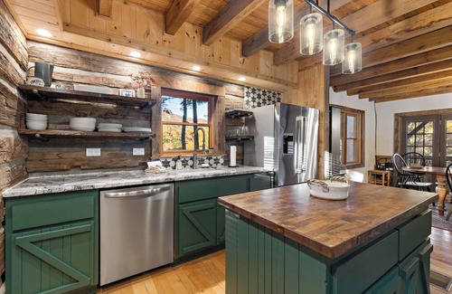 Linville Falls Cabin | Foxtail Cabin - Luxury Cabin with Hot Tub, Pool Table, Firepit, Views!