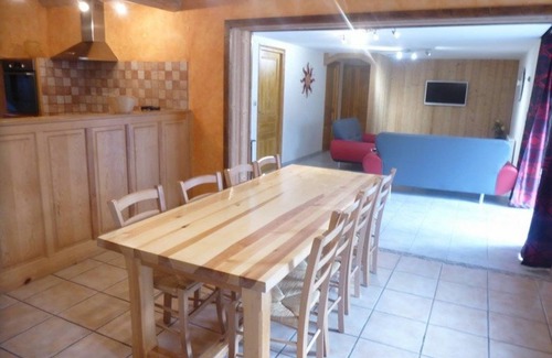 Esplantas Cottage | Charming Restored Mill by River with Terrace, Near Saugues – Sleeps 8