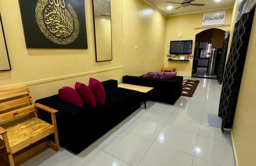 Kampung Sungai Dingin House | FR homestay