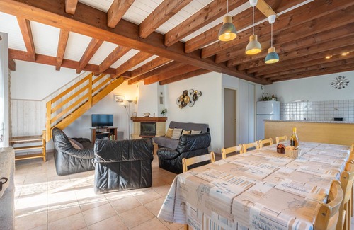 La Gripperie-Saint-Symphorien House | House 'Gite Aix Indoor Pool' with Shared Garden and Wi-Fi