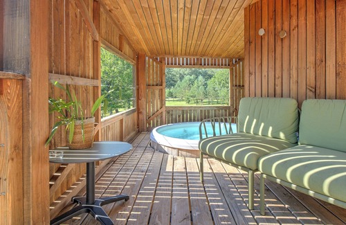 Saint-Felix-de-Reillac-et-Mortemart Cottage | Lodge Bruyère – Cottage with Private Pool, Wi-Fi, Air Conditioning & Golf View