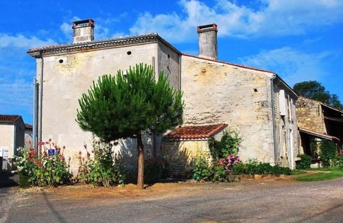 Saint-Hilaire-de-Villefranche House | 2-10 pers - House with character XVIII 180 m2 in 45 km of beachesHouse with character