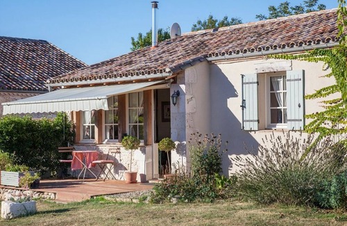 Sainte-Innocence House | 1 bedroom gite with shared pool and garden