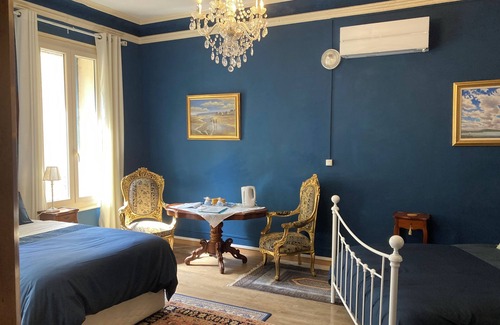 Saint-Laurent-de-la-Cabrerisse Bed & Breakfast | Triple Room with En suite at Villa Céline Bed & Breakfast with pool & garden
