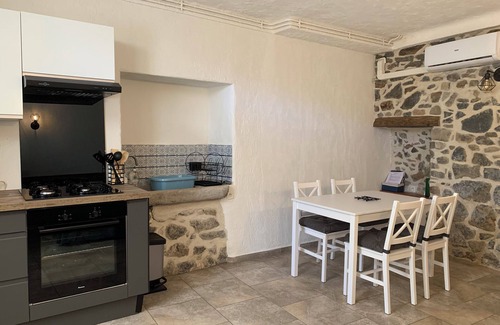 Saint-Sebastien-d'Aigrefeuille Apartment | Beautiful apartment near Anduze, with swimming pool and terrace, pet-friendly