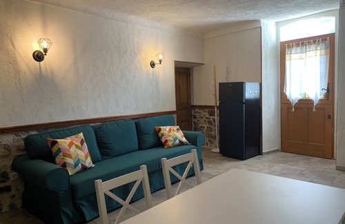 Saint-Sebastien-d'Aigrefeuille Apartment | Beautiful apartment near Anduze, with swimming pool and terrace, pet-friendly