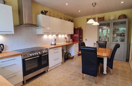 Treigny House | Gite Verger a charming home with private pool and extensive gardens