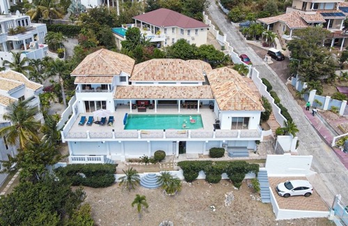 Pelican Key Villa | ☀️🌴Francais by IRE Vacations - Spacious Villa with Ocean View in Pelican Key